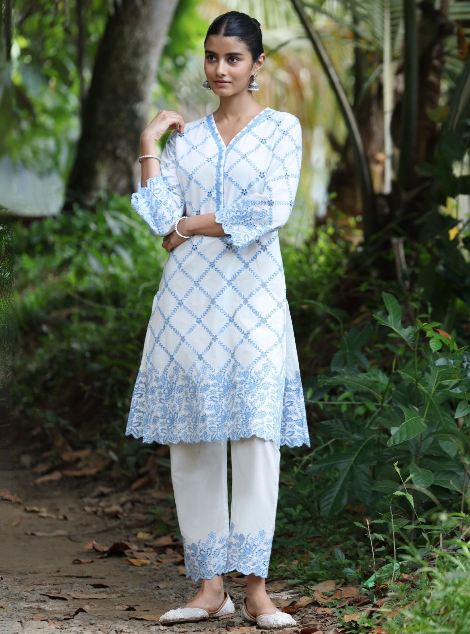 Mulmul Cotton Eesvari Stark White Kurta With Mulmul Cotton Eesvari Stark White Pant