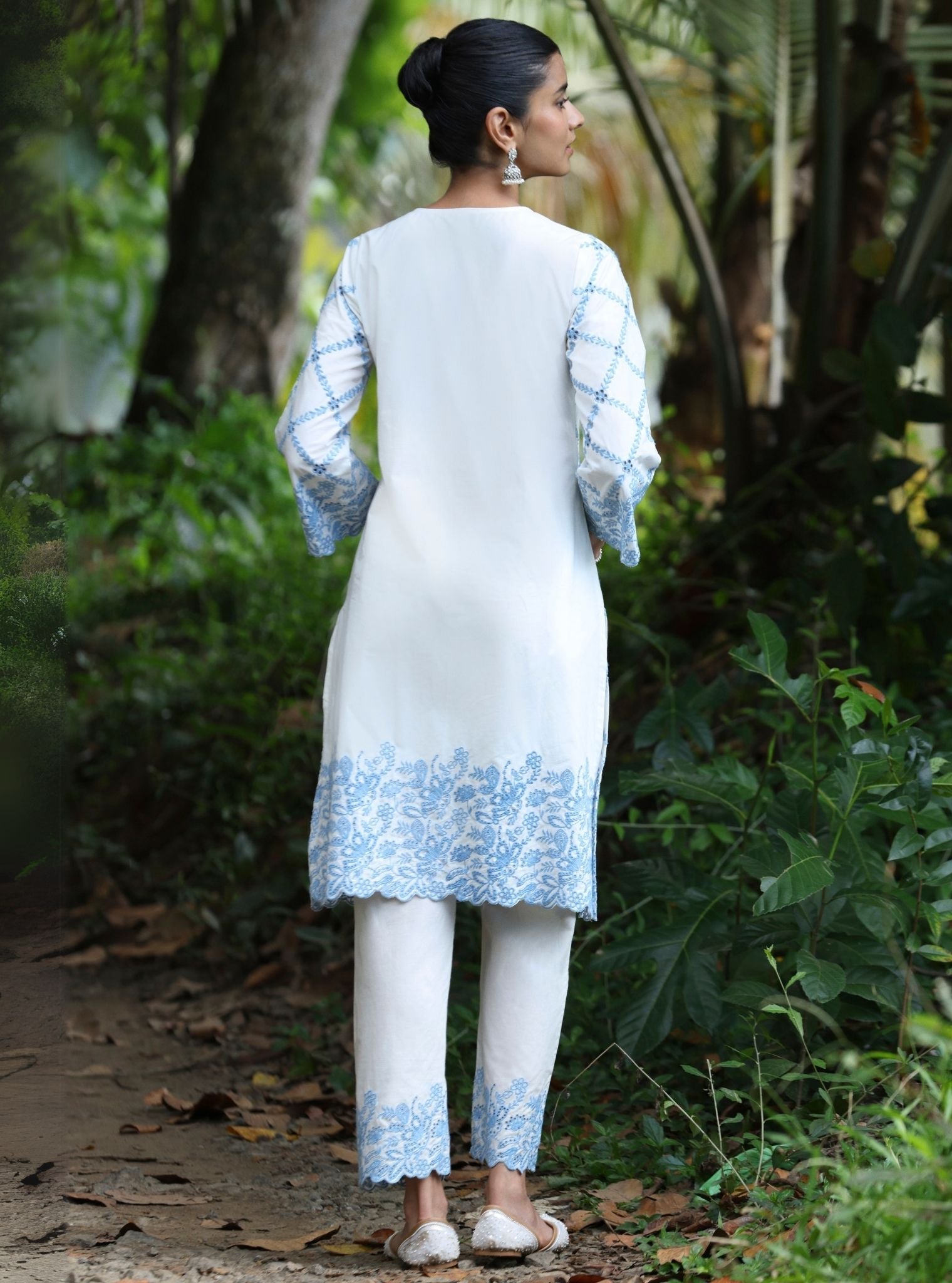 Mulmul Cotton Eesvari Stark White Kurta With Mulmul Cotton Eesvari Stark White Pant