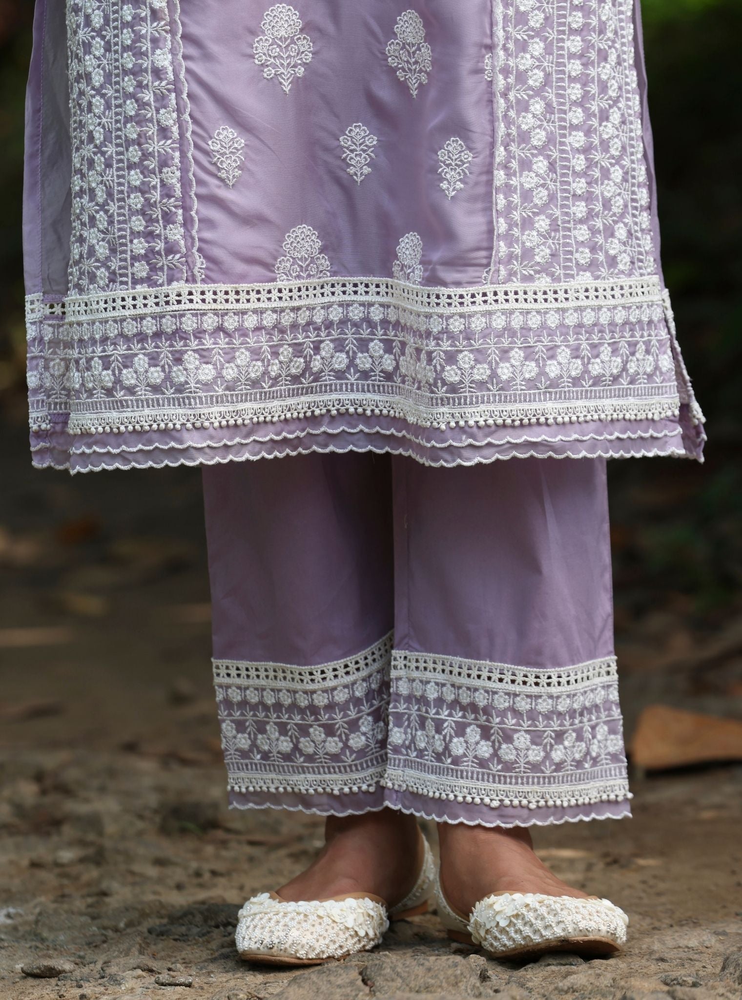 Mulmul Organza Kari Lavender Kurta With Mulmul Cotton Kari Lavender Pant