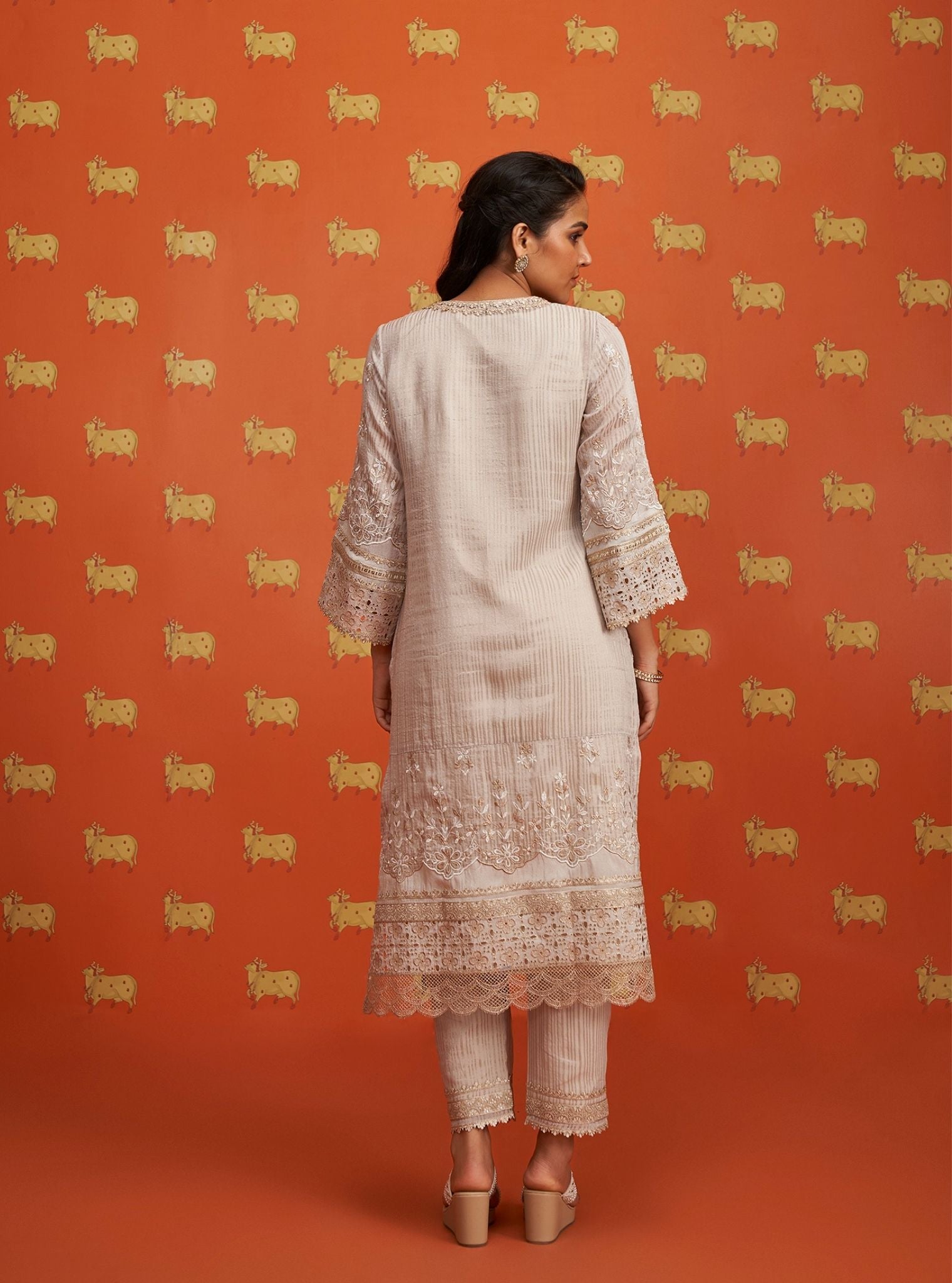 Mulmul Banarsi Idaya Off White Kurta With Mulmul Banarsi Idaya Off White Pant