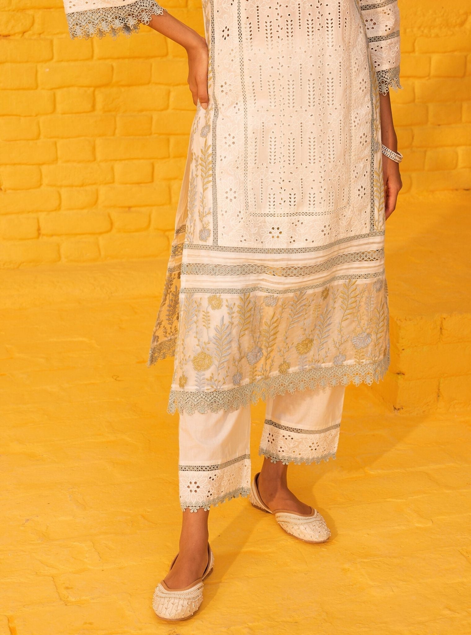 Mulmul Cotton Maithali Off White Kurta With Mulmul Cotton Maithali Off White Pant