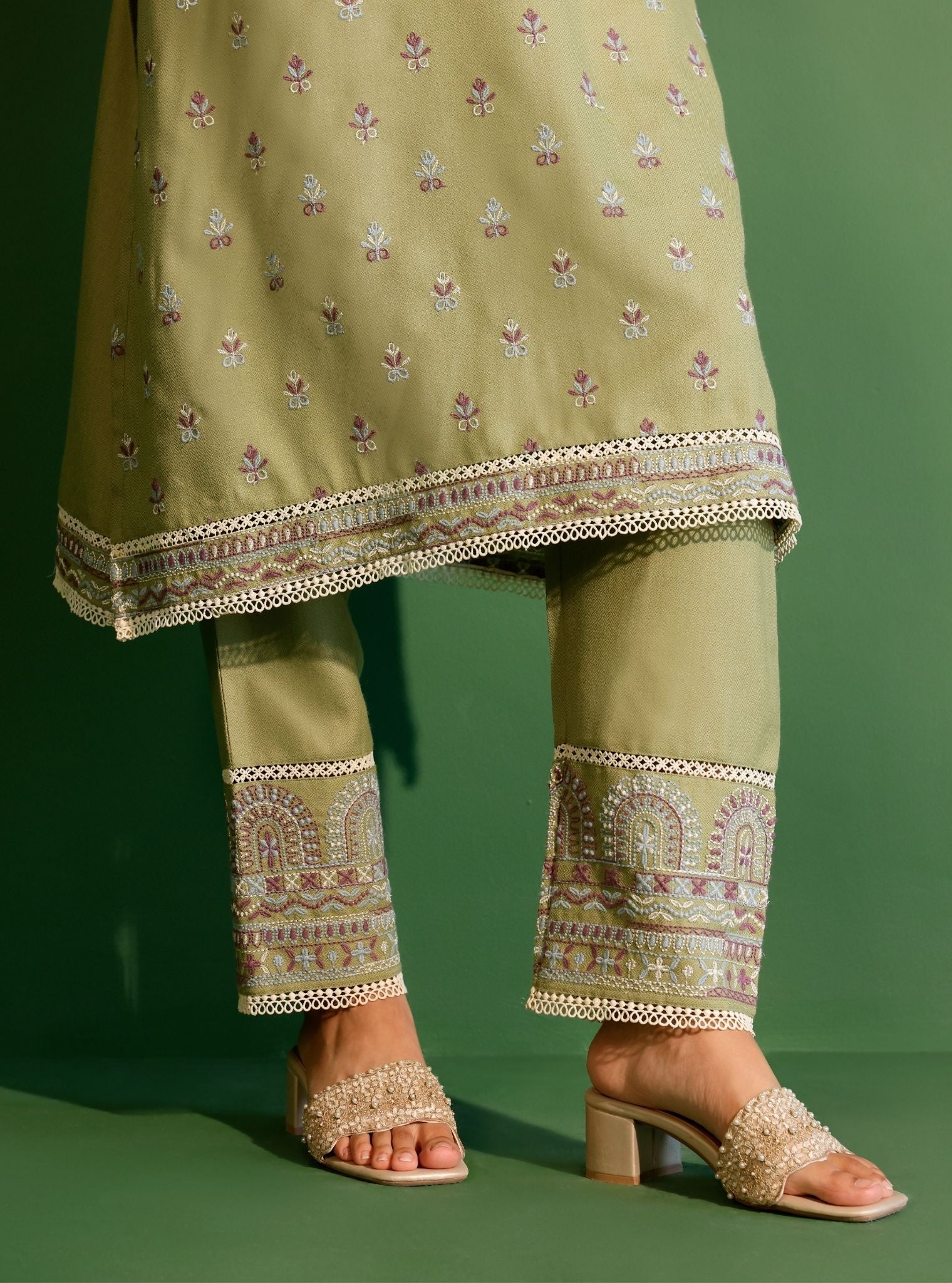 Mulmul Wool Wren Green Kurta With Mulmul Wool Wren Green Pant