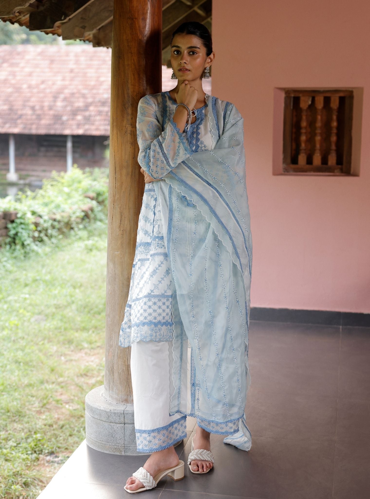 Mulmul Organza Kollam White Kurta With Mulmul Cotton Kollam White Pant