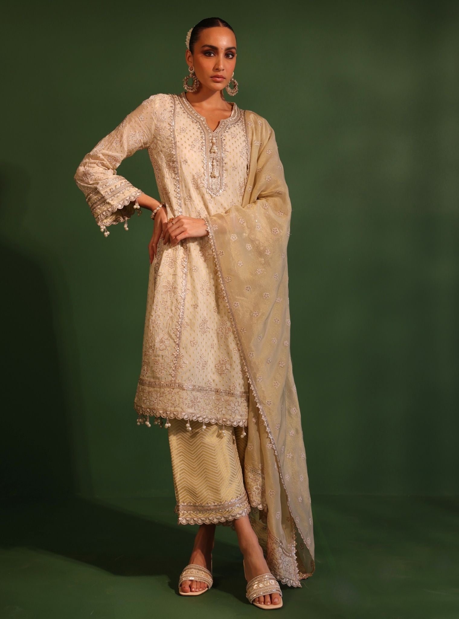 Mulmul Banarsi Dhol Off White Kurta With Mulmul Banarsi Dhol Off White Pant