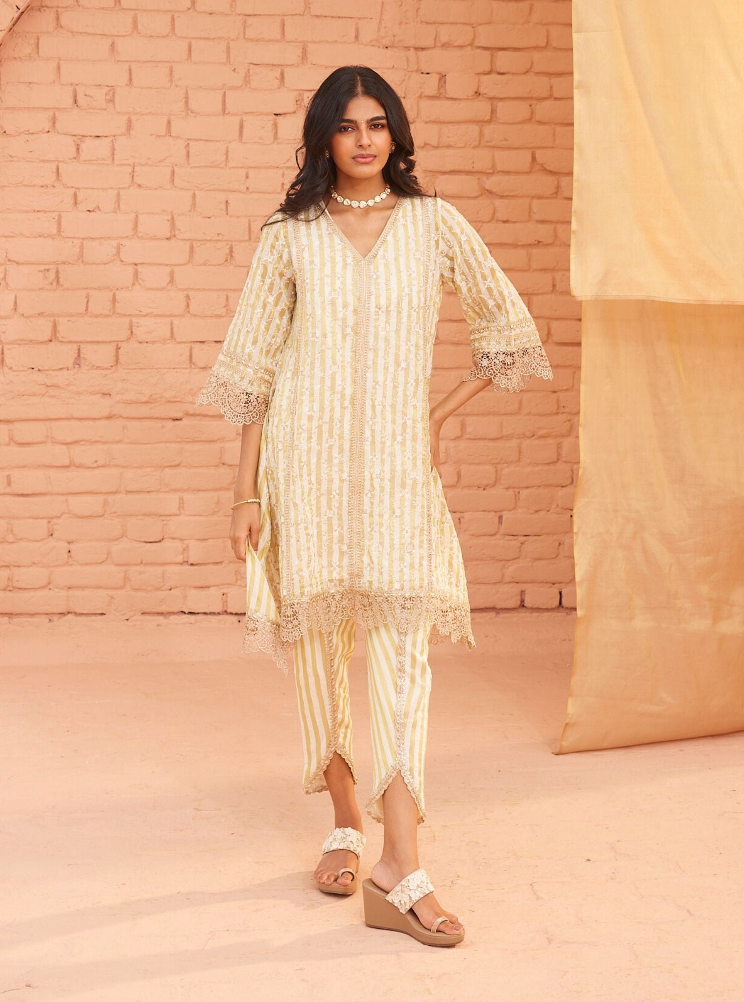 Mulmul Banarsi Caprina Off White Kurta With Mulmul Banarsi Caprina Off White Dhoti Pant