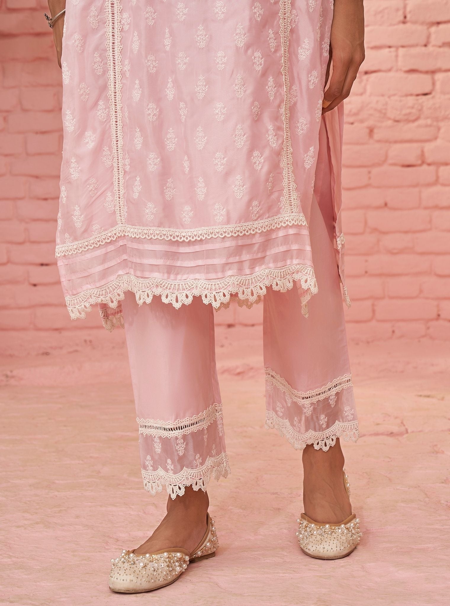 Mulmul Oganza Aarina Pink Kurta With Mulmul Cotton Aarina Pink Pant