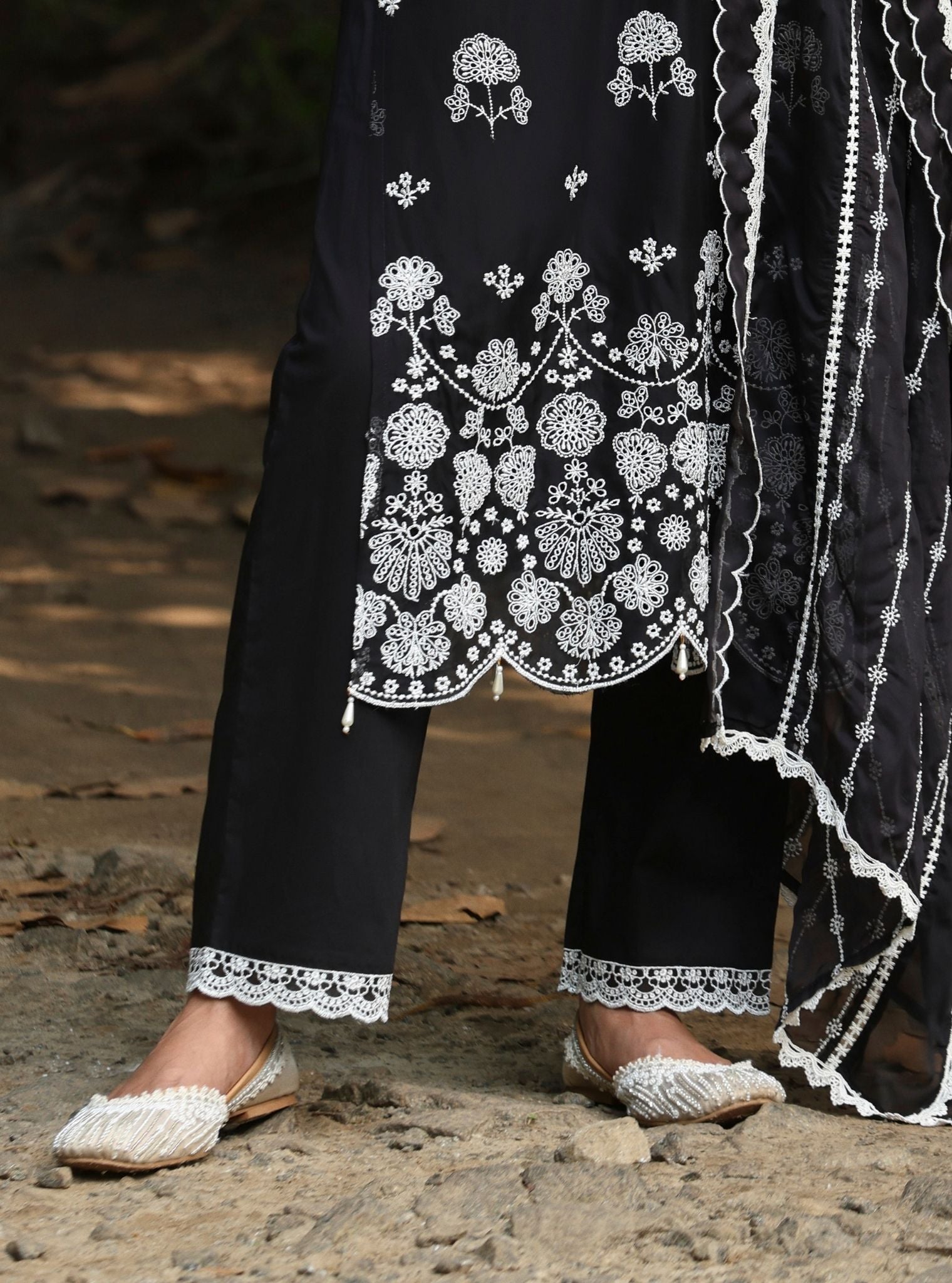 Mulmul Organza Kiyan Black Kurta With Mulmul Cotton Kiyan Black Pant