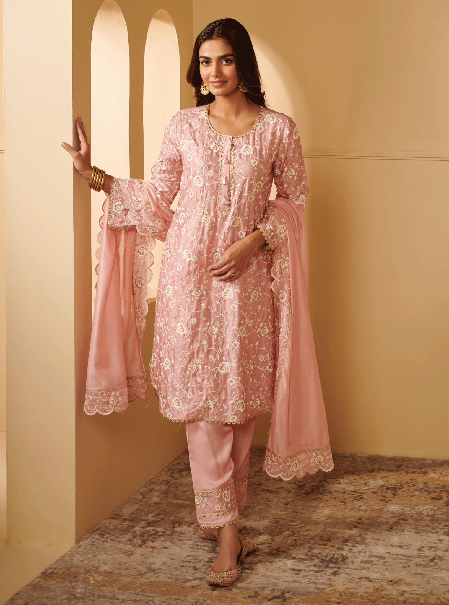 Mulmul Amnayaa Pink dupatta