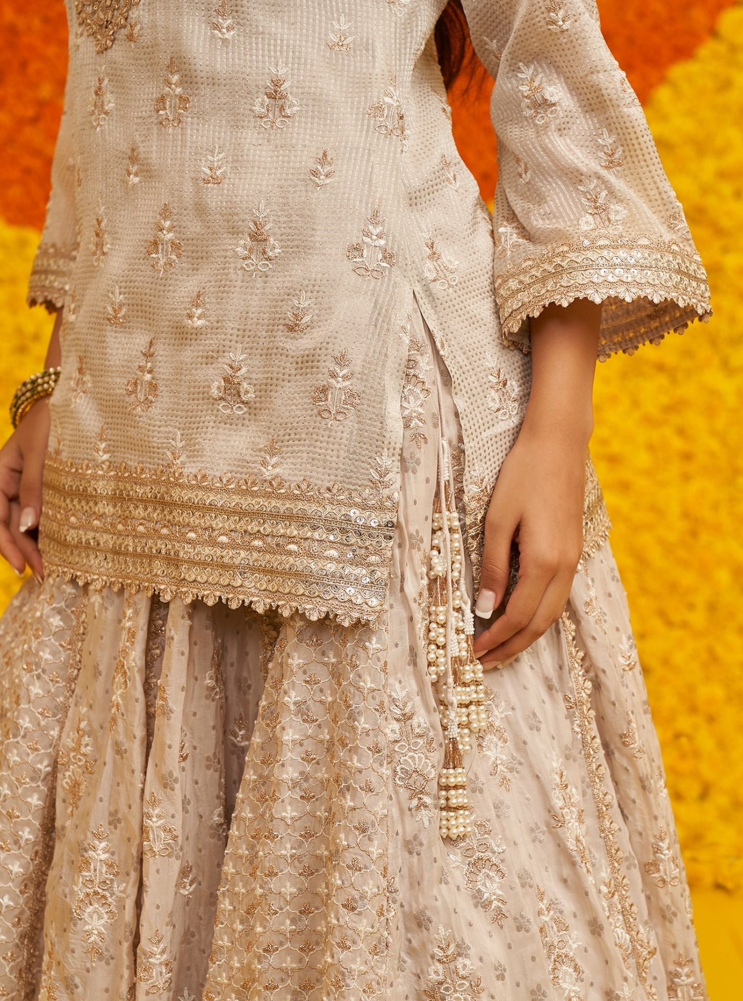 Mulmul Banarsi Nazariya Off White Kurta With Mulmul Banarsi Nazariya Off White Lehenga