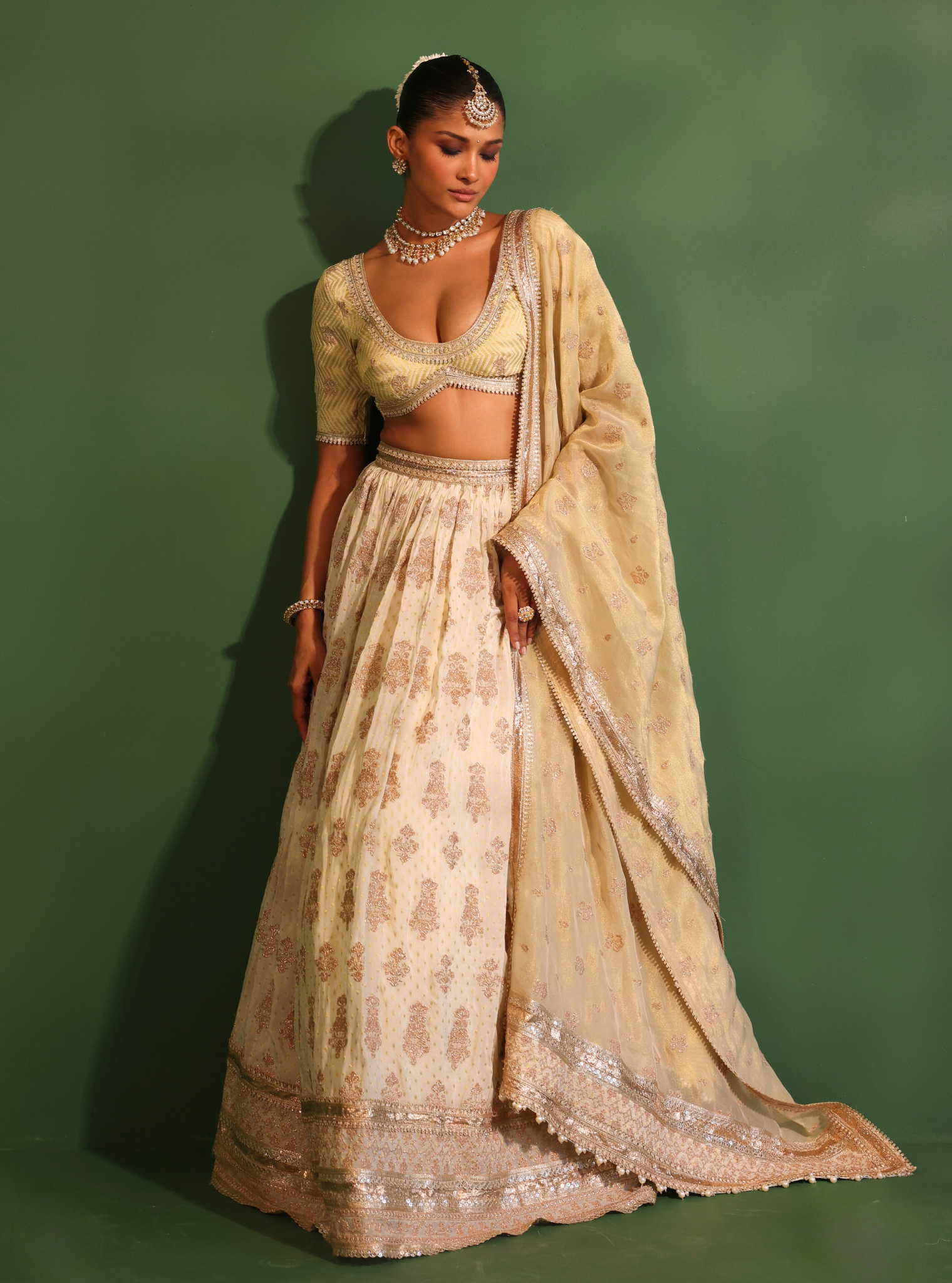 Mulmul Banarsi Rang Off White Lehenga