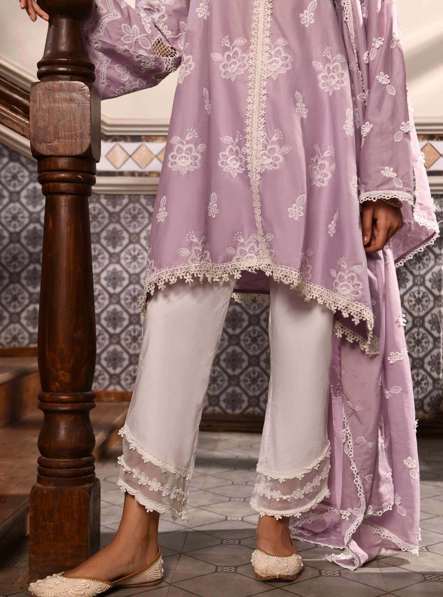 Mulmul Cotton Azara Lilac Kurta With Mulmul Cotton Round Hem Organza Panel White Pant