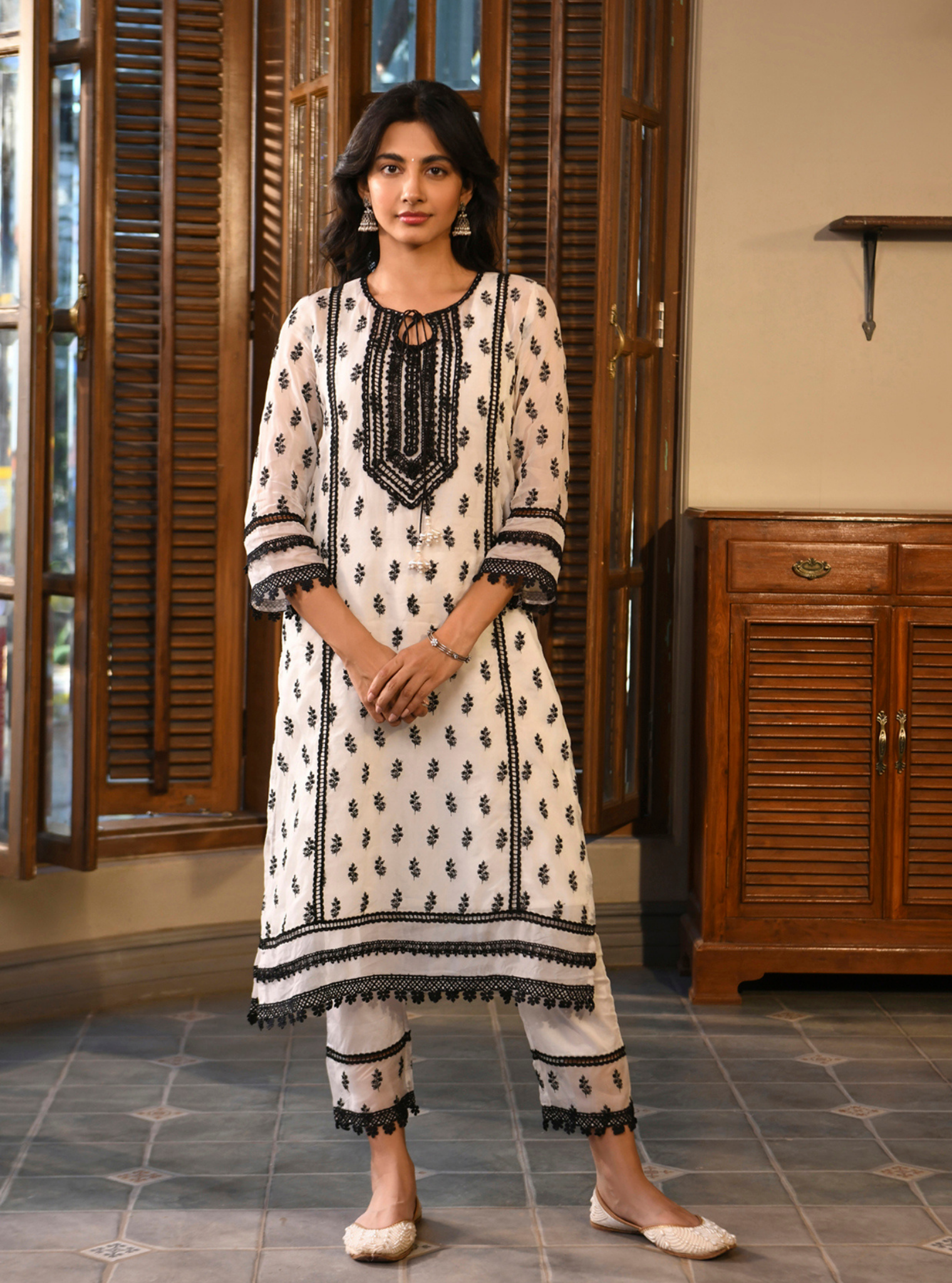 Mulmul Organza Sanaz White Kurta With Mulmul Cotton Sanaz White Pant