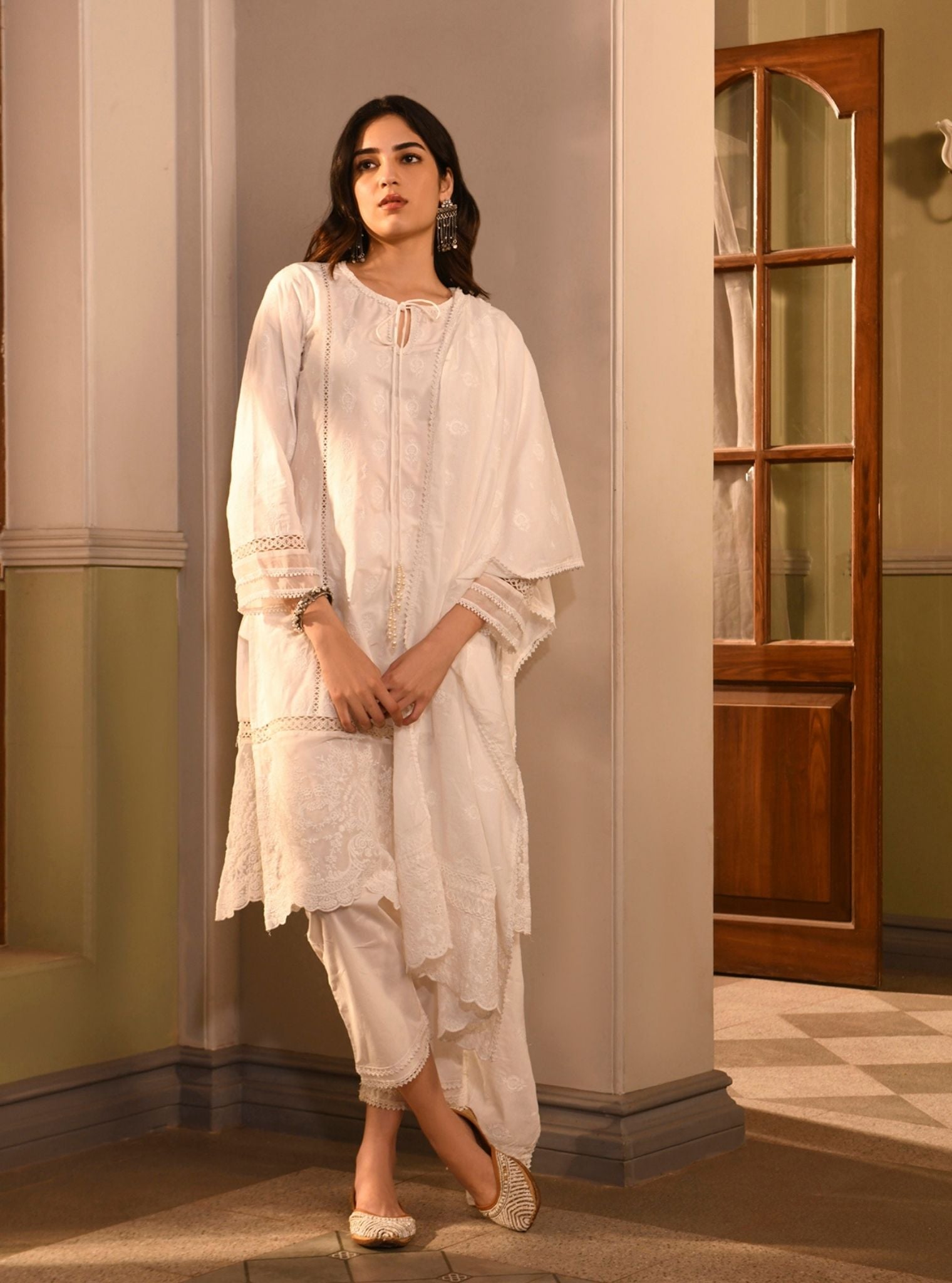 Mulmul Cotton Dinaz White Kurta With Mulmul Cotton Dinaz White Pant