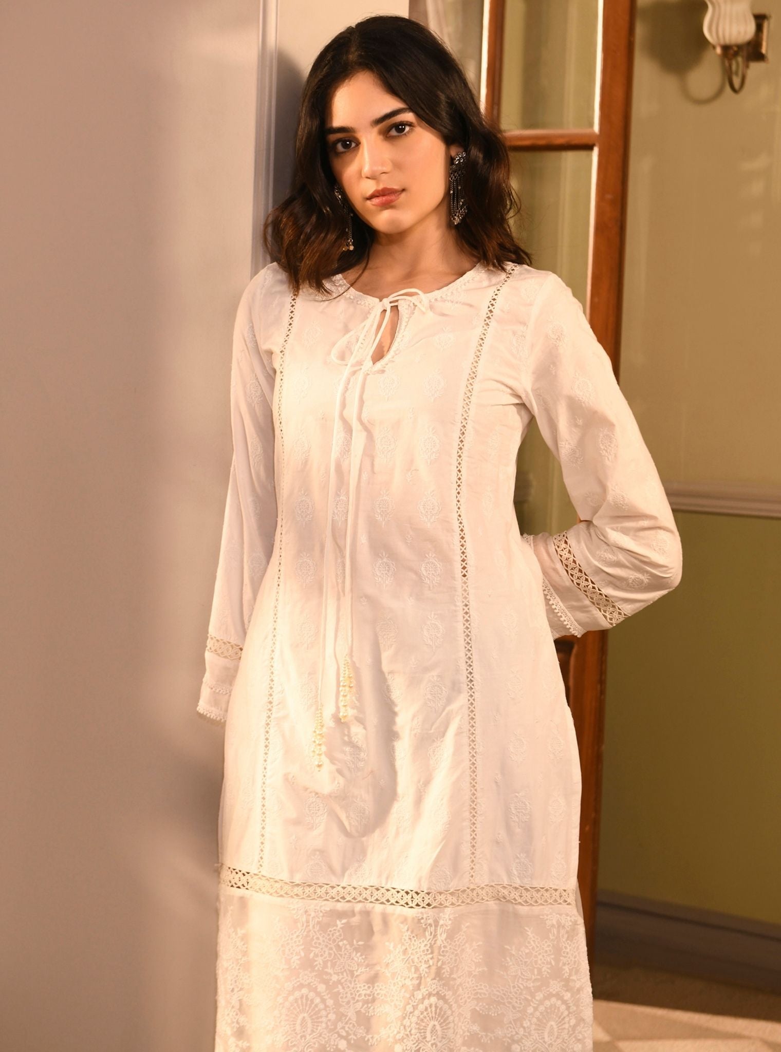 Mulmul Cotton Dinaz White Kurta With Mulmul Cotton Dinaz White Pant