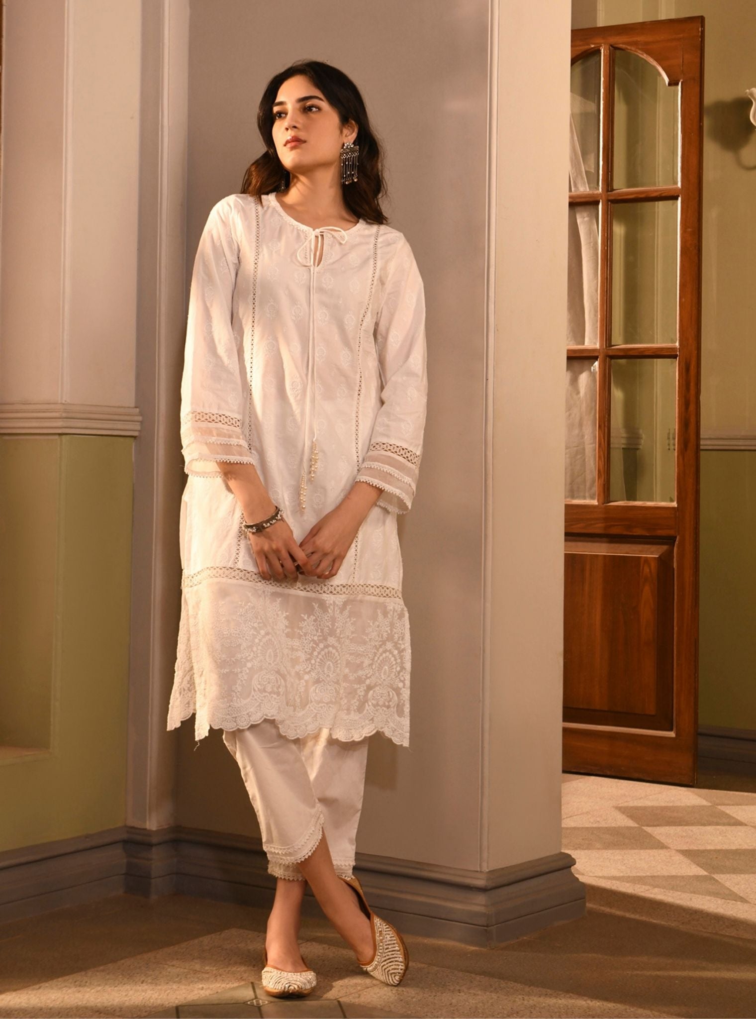 Mulmul Cotton Dinaz White Kurta With Mulmul Cotton Dinaz White Pant