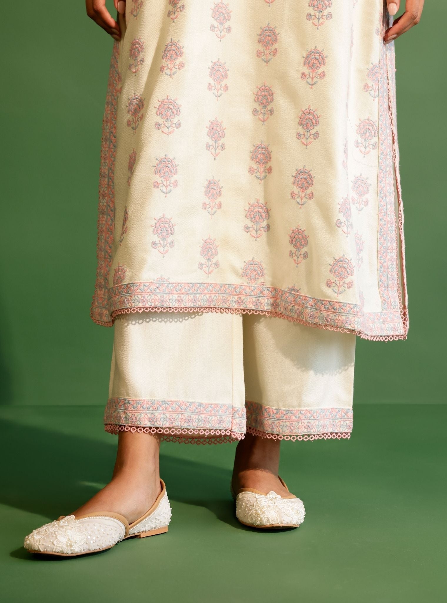 Mulmul Wool Harlow Off White Kurta With Mulmul Wool Harlow Off White Pant