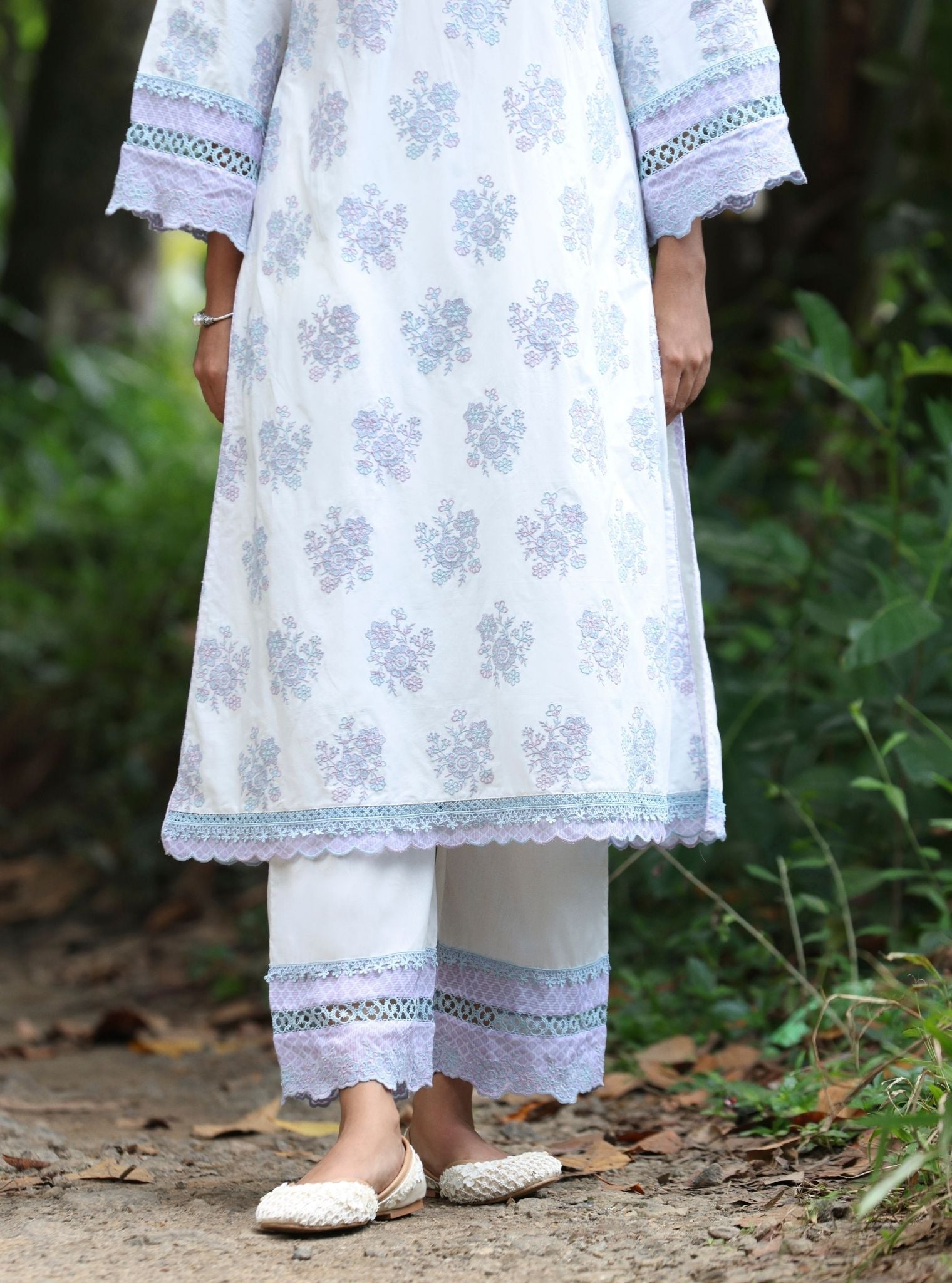 Mulmul Cotton Arasi Stark White Kurta With Mulmul Cotton Arasi Stark White Pant