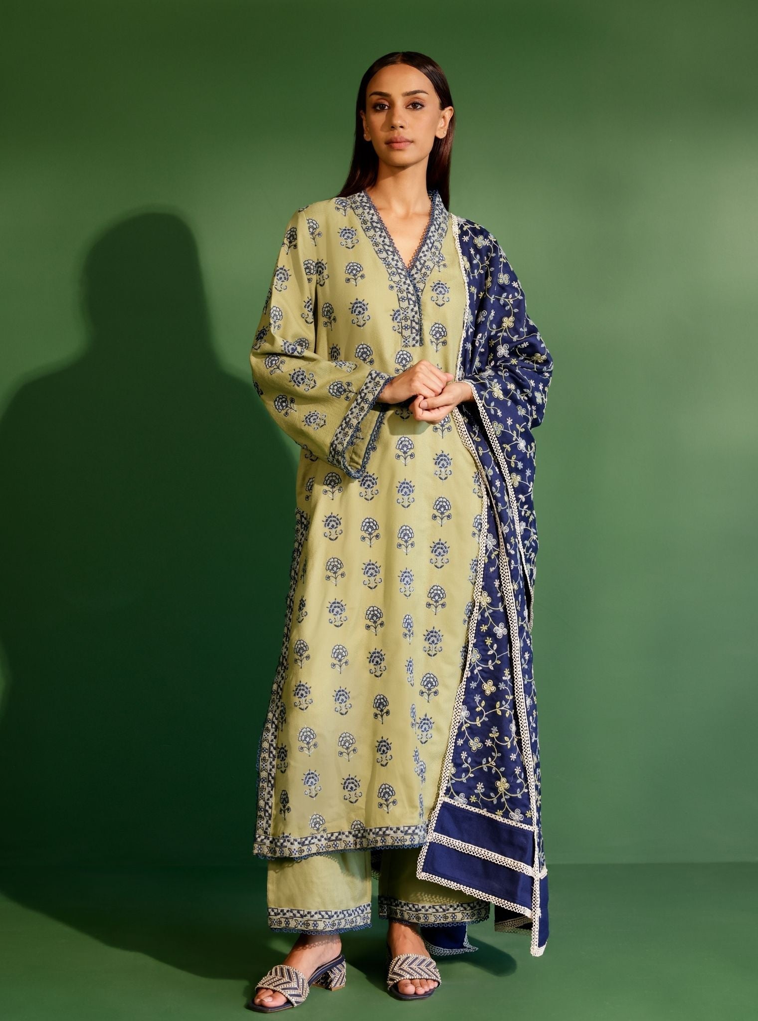 Mulmul Wool Harlow Green Kurta With Mulmul Wool Harlow Green Pant