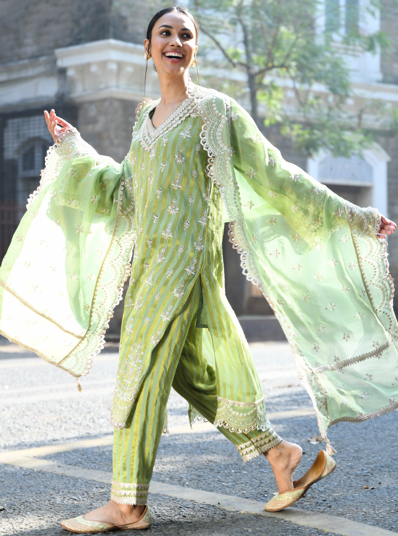 Mulmul Banarsi Dasheri Green Kurta With Mulmul Banarsi Dasheri Green Pant