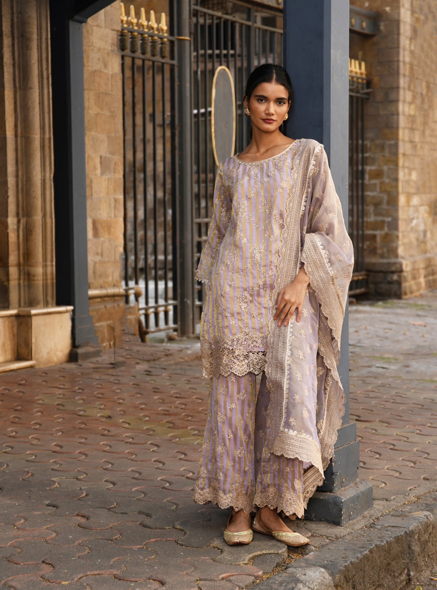 Mulmul Banarsi Paheri Lavender Kurta With Mulmul Banarsi Paheri Lavender Pant