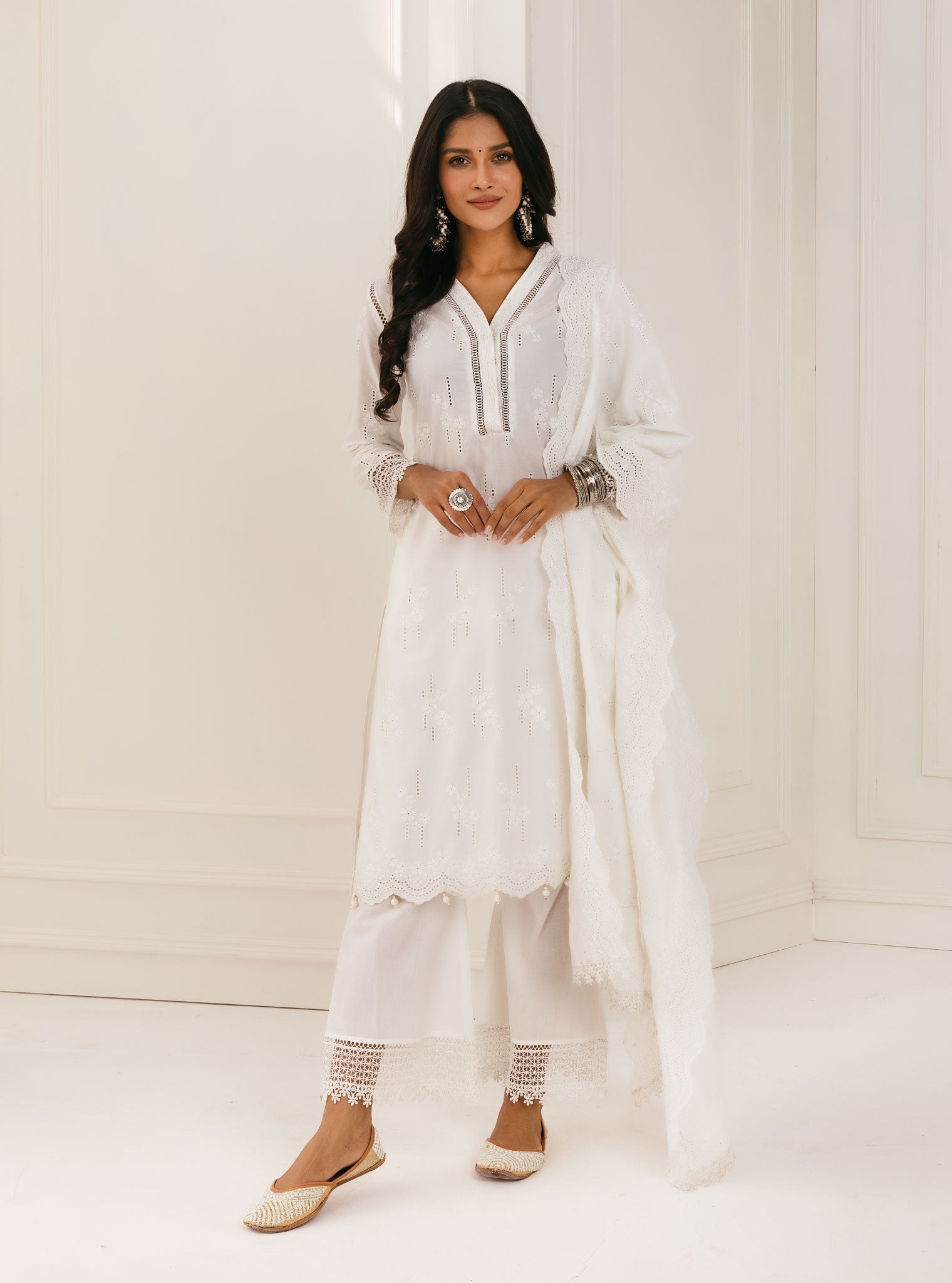 Mulmul Mandovi White Dupatta