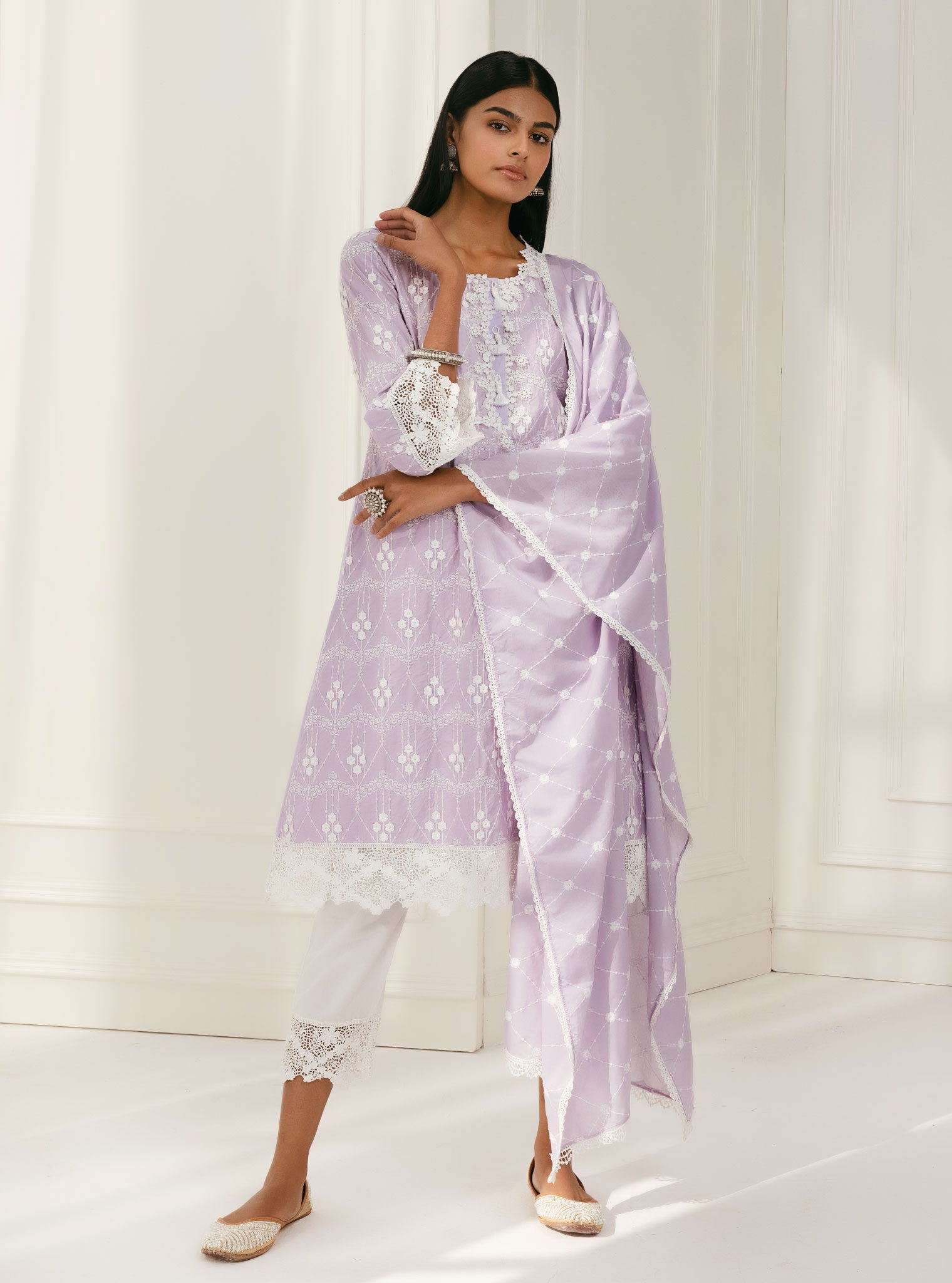 Mulmul Cotton Tirchy Lilac Kurta With Irena White Pant