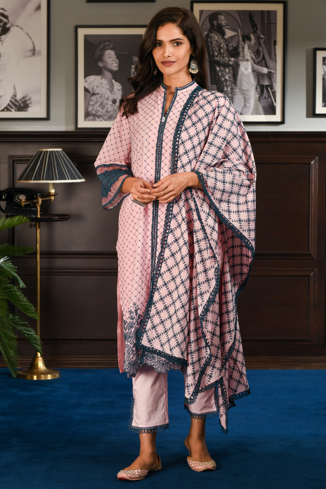 Mulmul Cotton Cayo Pink Kurta With Pink Slit Pants