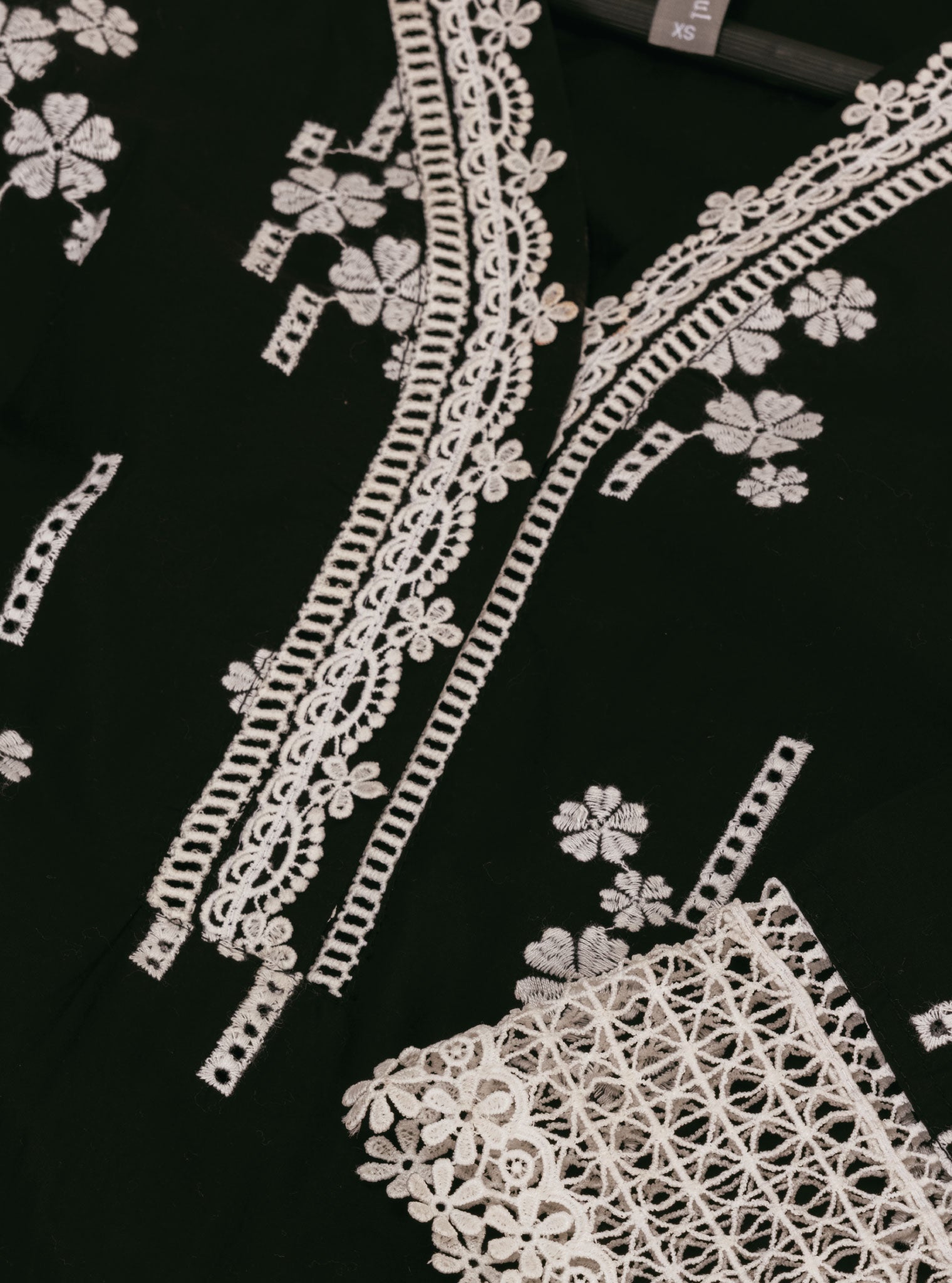 Mulmul Cotton Riwa Black Kurta With Riwa Black Palazzo